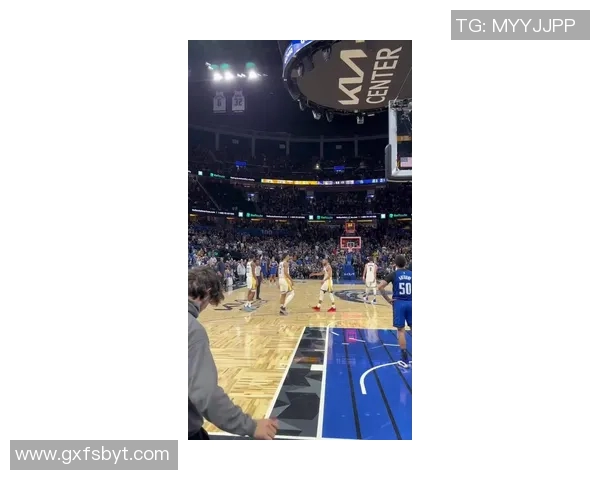 库里神奇三分率队逆转骑士，勇士取得总决赛赛点