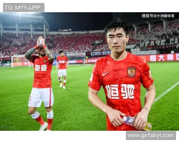 恒大主场胜京城队,重登中超榜首,国内大牌球员表现抢眼 恒大主场胜京城队,重登中超榜首,国内大牌球员表现抢眼