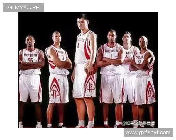 莫布里精准传球助力姚明展现绝佳技术引领球队逆转胜利 莫布里精准传球助力姚明展现绝佳技术引领球队逆转胜利